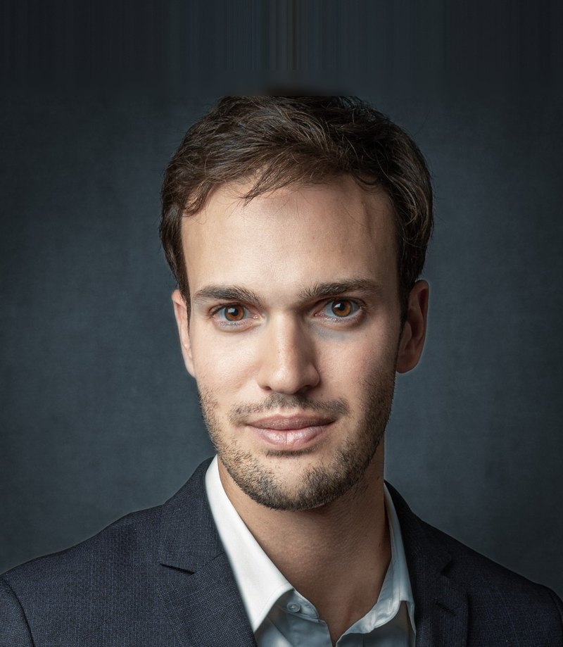 Portrait du Dr Alexandre Majoulet, chirurgien ophtalmologue à Boulogne-Billancourt